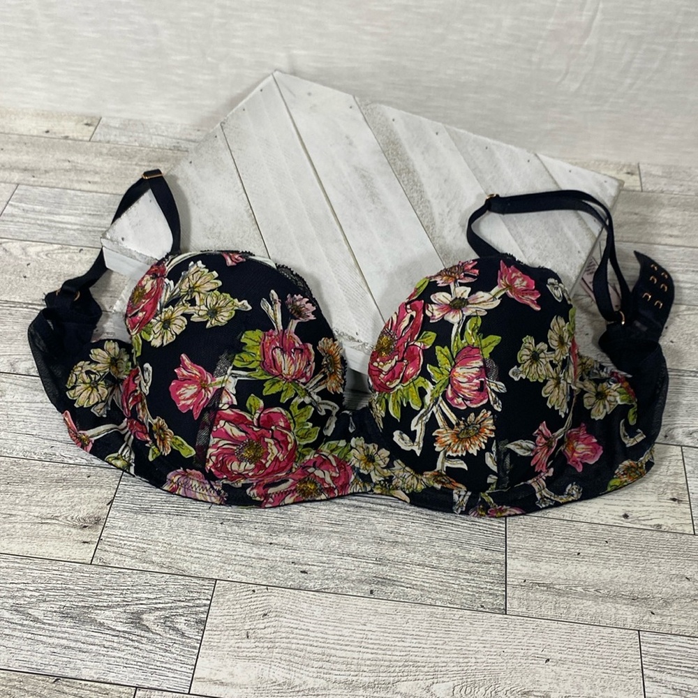Victoria’s Secret Dream Angel Lined Demi Black Floral Appliqué and Lace Bra‎ 32D